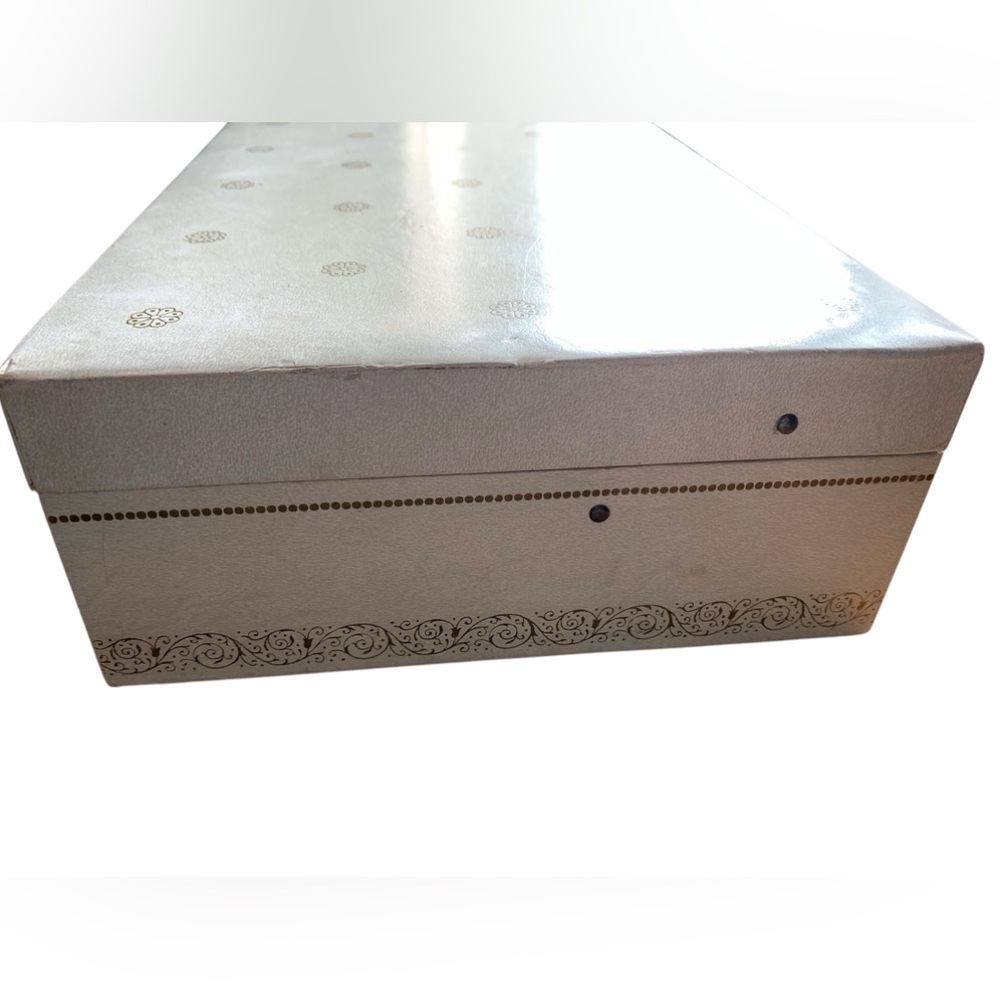 Vintage Two Tier Red Velvet Cream White Gold Flower Mirrored Jewelry Box - Picture 12 of 15
